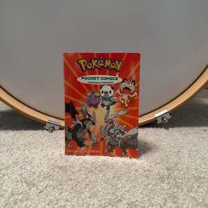 Pokemon Pocket Comics: Legendary Pokemon Sampler Free Comic Book Day 2016